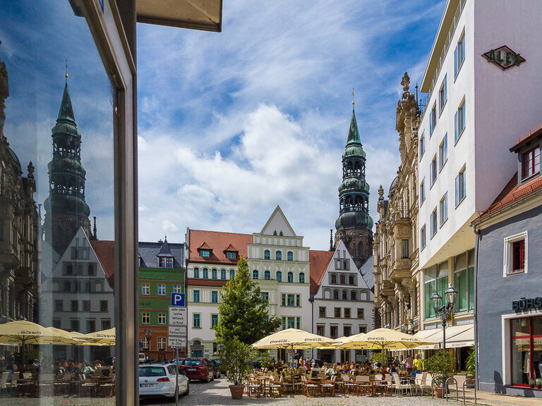 Ansicht Hauptmarkt mit Dom St. Marien im Hintergrund