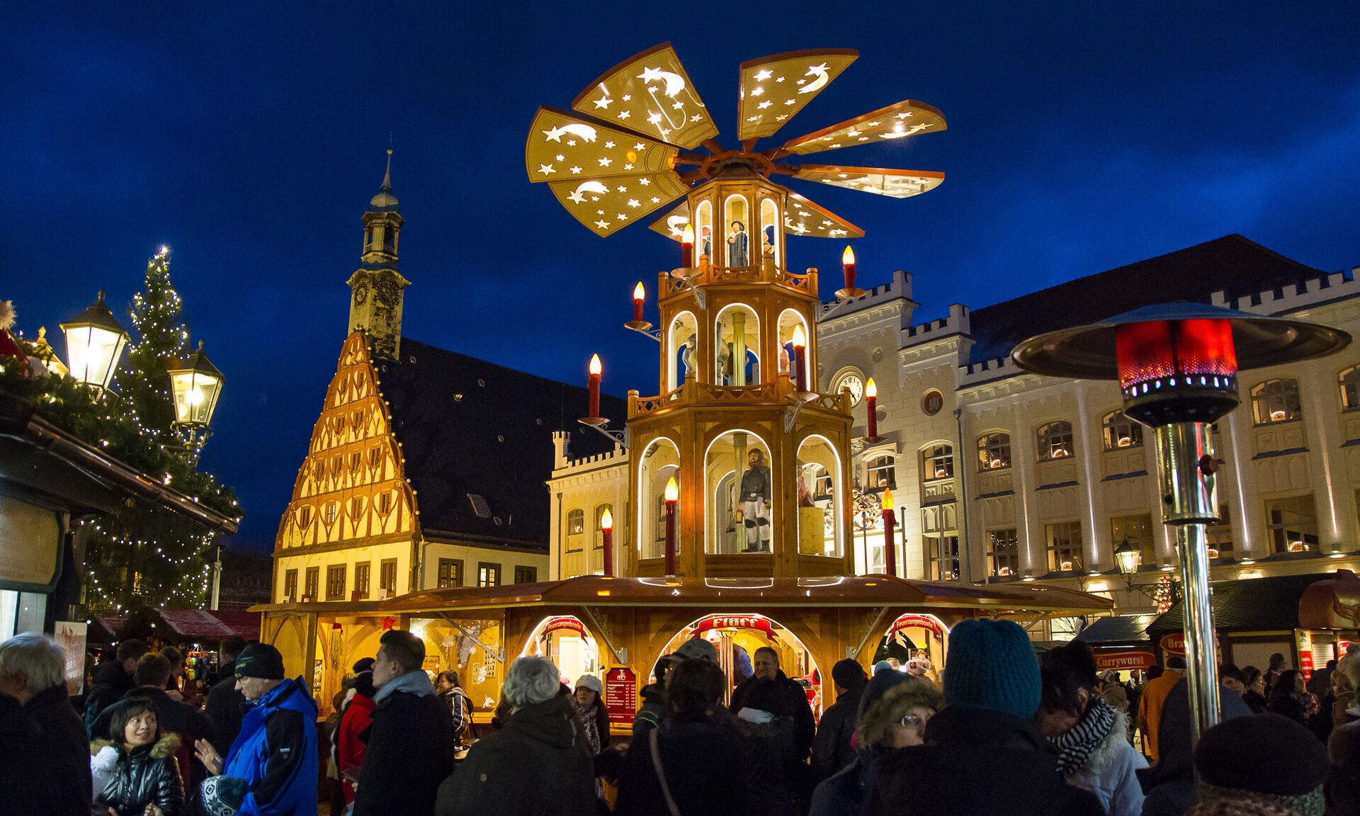 Der Zwickauer Weihnachtsmarkt bei Nacht