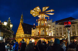 Der Zwickauer Weihnachtsmarkt bei Nacht